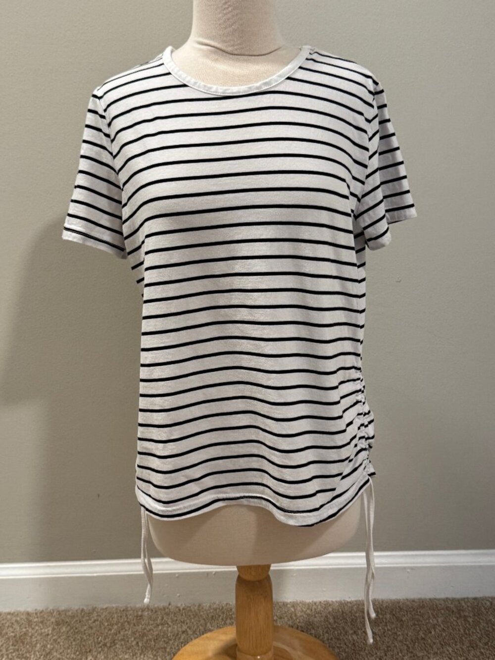 Women's size Large Time & Tru White with Blue Stripes Short Sleeved Shirt Ruched
